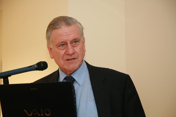 Prof. Fuster durante la conferencia magistral que pronunció